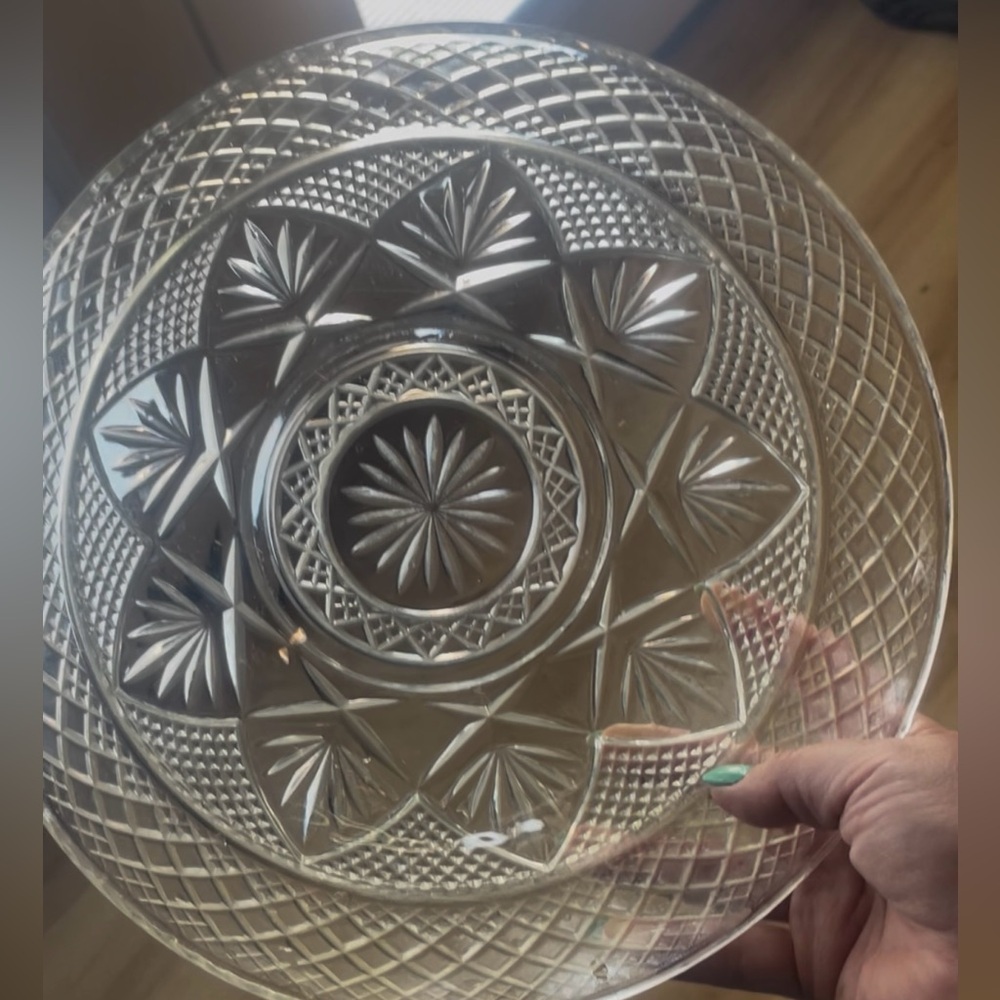 Elegant Clear Glass Decorative Plate